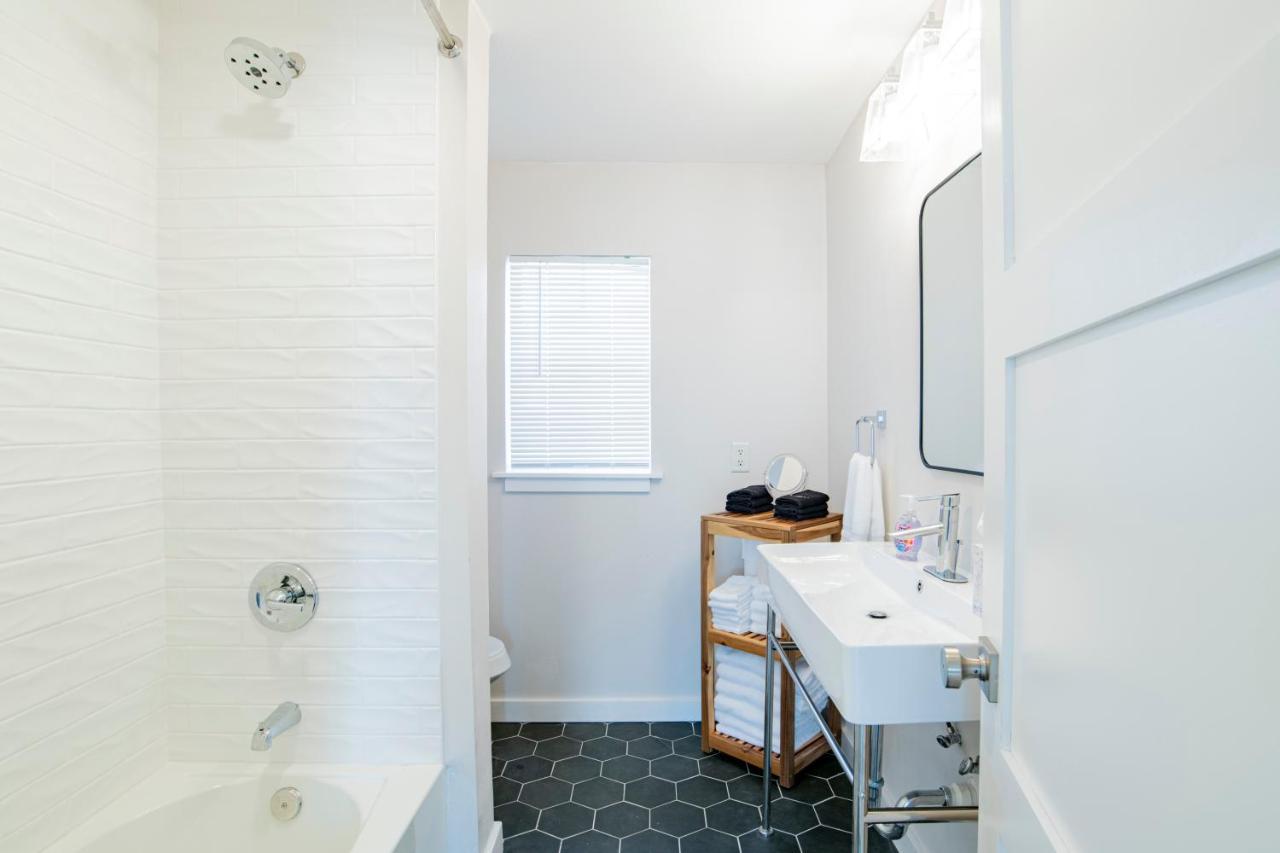 House In Mobile Newly Renovated! Quiet & Centrally Located! ภายนอก รูปภาพ