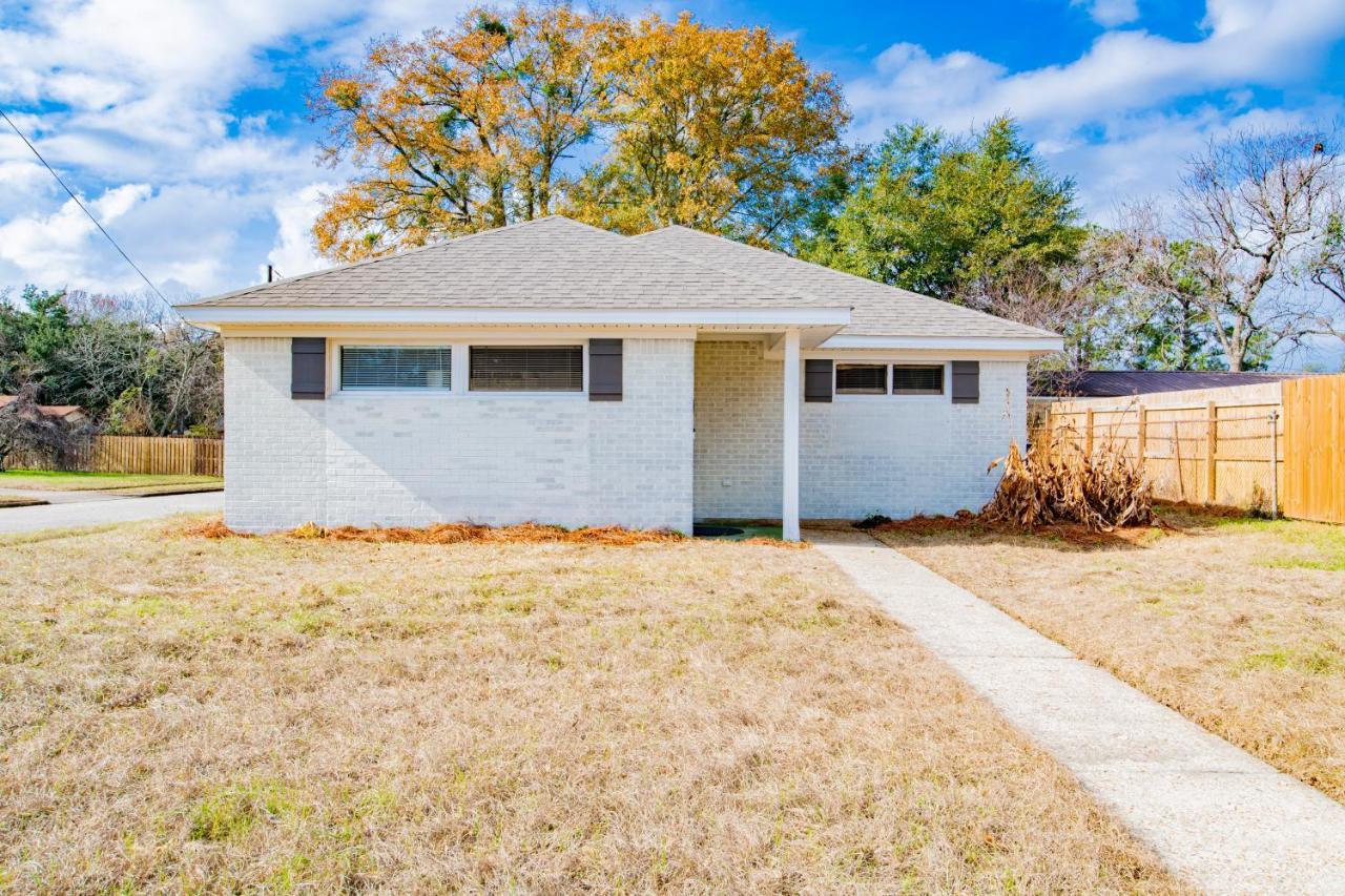 House In Mobile Newly Renovated! Quiet & Centrally Located! ภายนอก รูปภาพ
